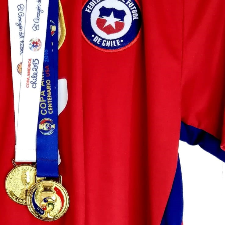 1. Pack Chile 🇨🇱 Campeón: Medallas Copa América 2015/2016.