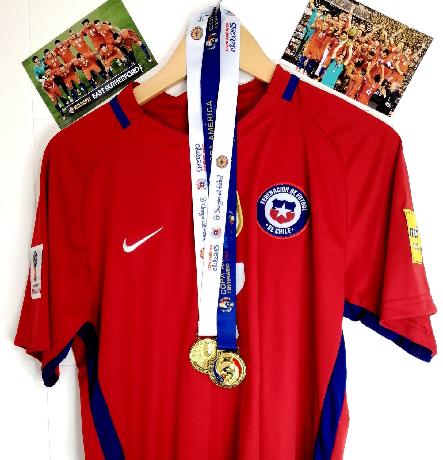 1. Pack Chile 🇨🇱 Campeón: Medallas Copa América 2015/2016.