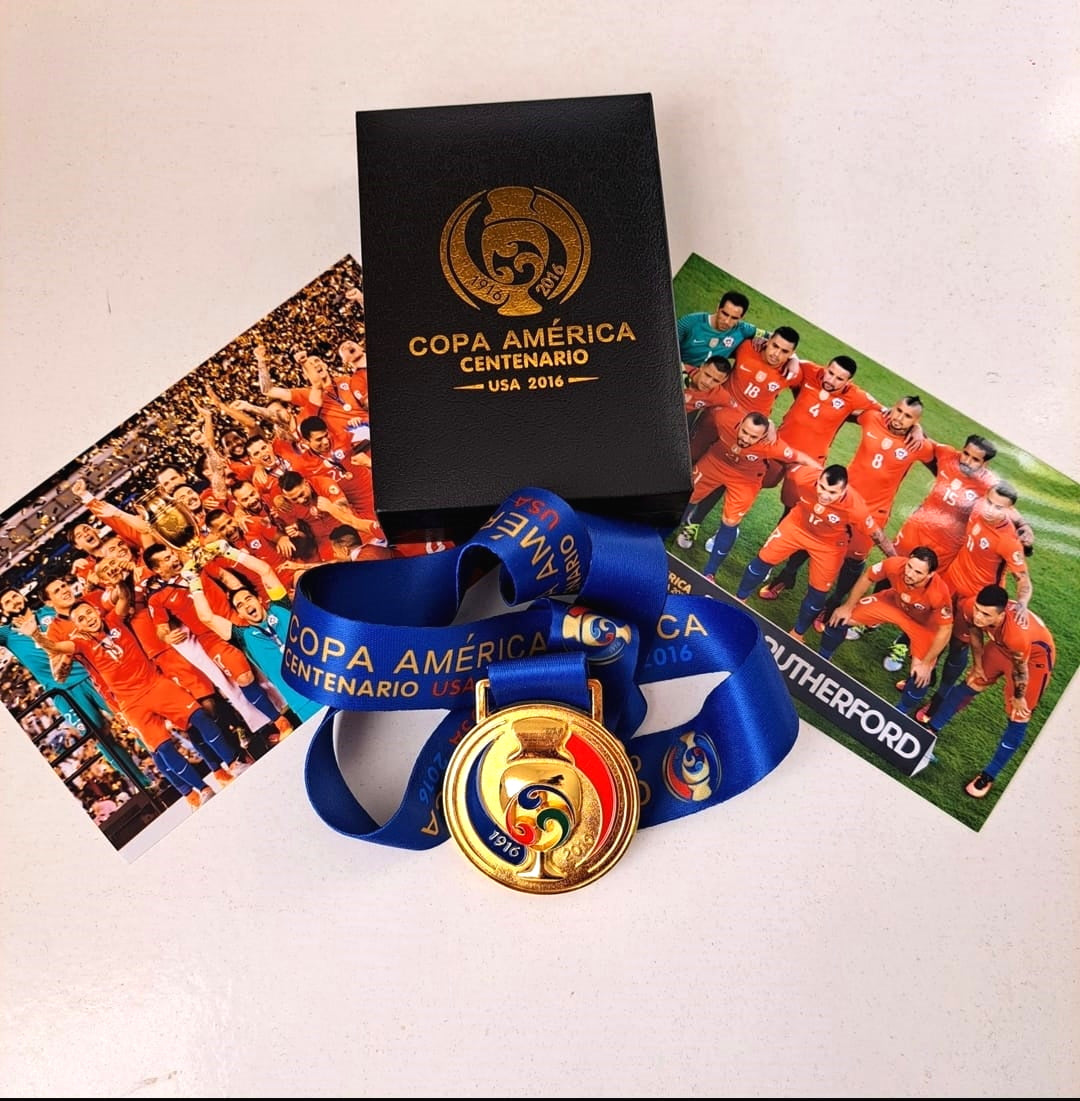 Medalla Campeón Copa América Centenario 2016 (Chile 🇨🇱) - Sin caja.