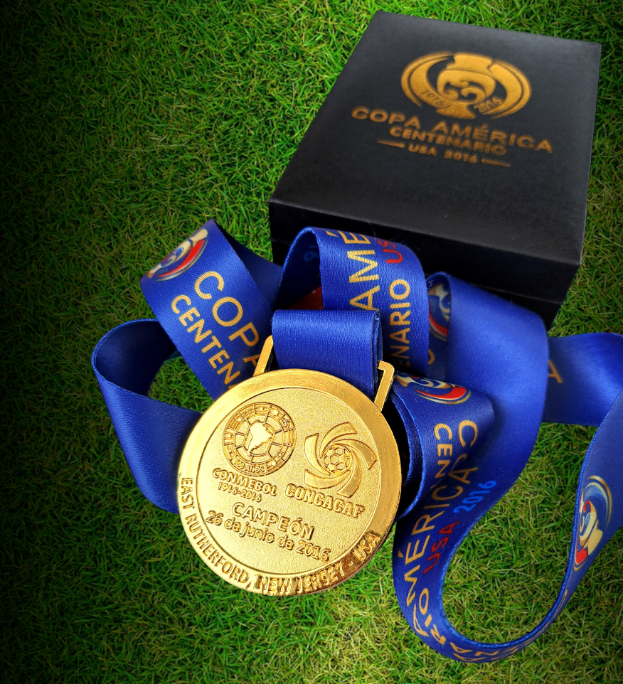 1. Pack Chile 🇨🇱 Campeón: Medallas Copa América 2015/2016.