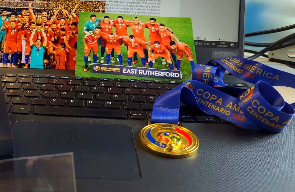 1. Pack Chile 🇨🇱 Campeón: Medallas Copa América 2015/2016.