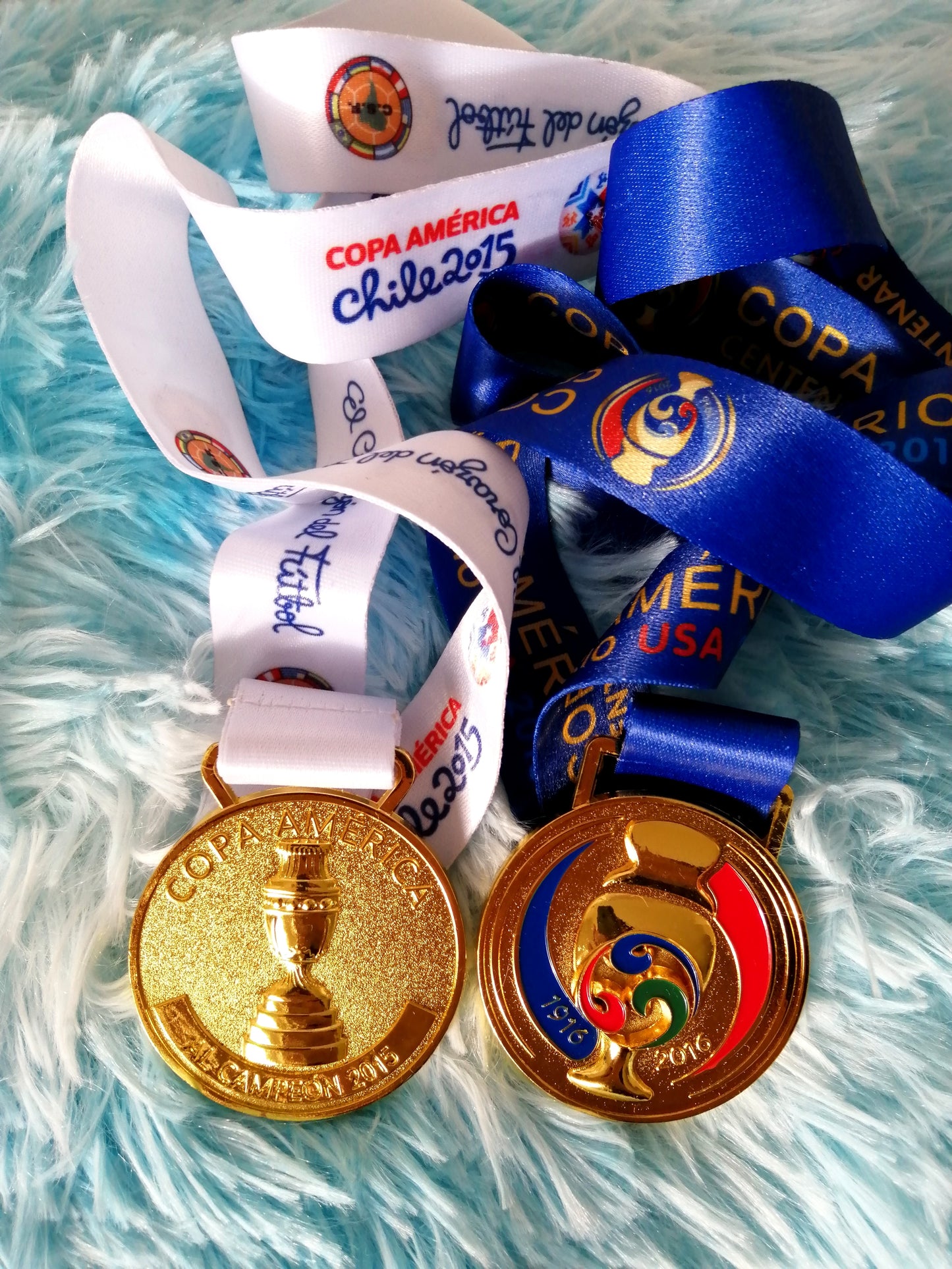 1. Pack Chile 🇨🇱 Campeón: Medallas Copa América 2015/2016.